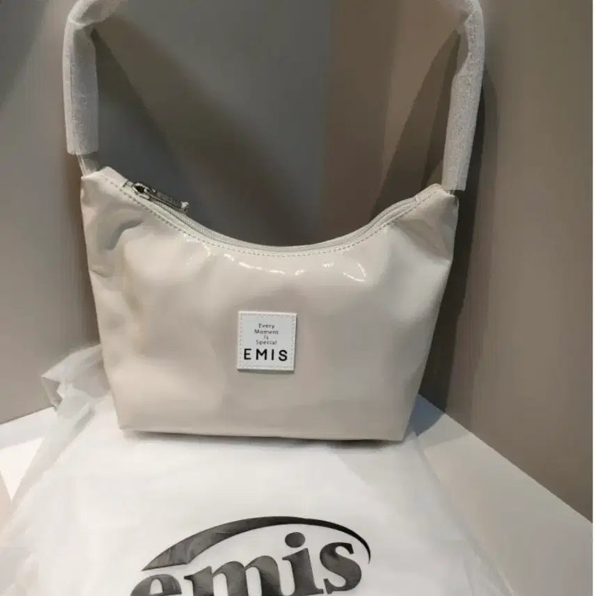 [BUNJANG] Emes Enamel Hobo Bag Cream / 이미스 에나멜 호보백 크림색상