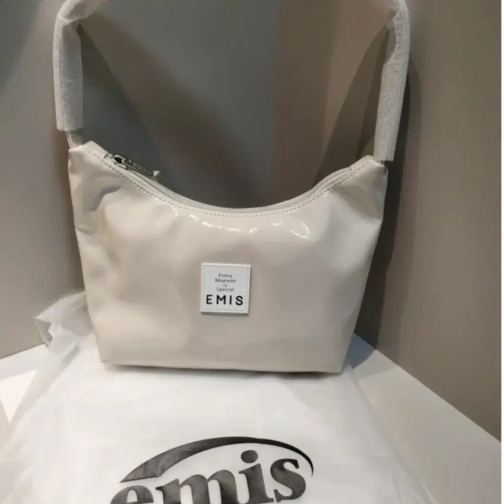 [BUNJANG] Emes Enamel Hobo Bag Cream / 이미스 에나멜 호보백 크림색상