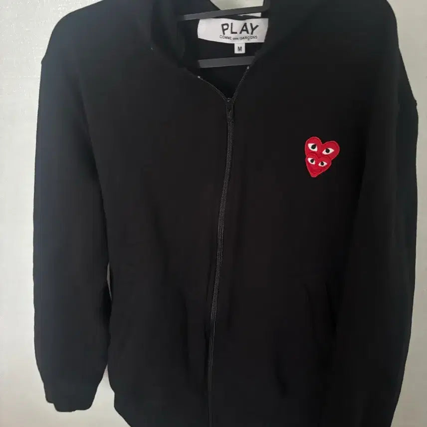[SOLD OUT] 수요일까지판매 무료배송)정품 꼼데 더블 와펜 후드집업 m
