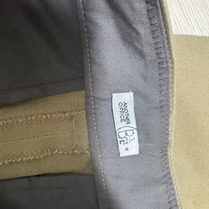 [BUNJANG] Another Office Beige Chino 34 / 어나더오피스 / 베이지 치노 / 34