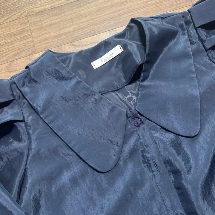 [BUNJANG] Navy Satin Big Collar Blouse / 네이비 빅카라 새틴 블라우스