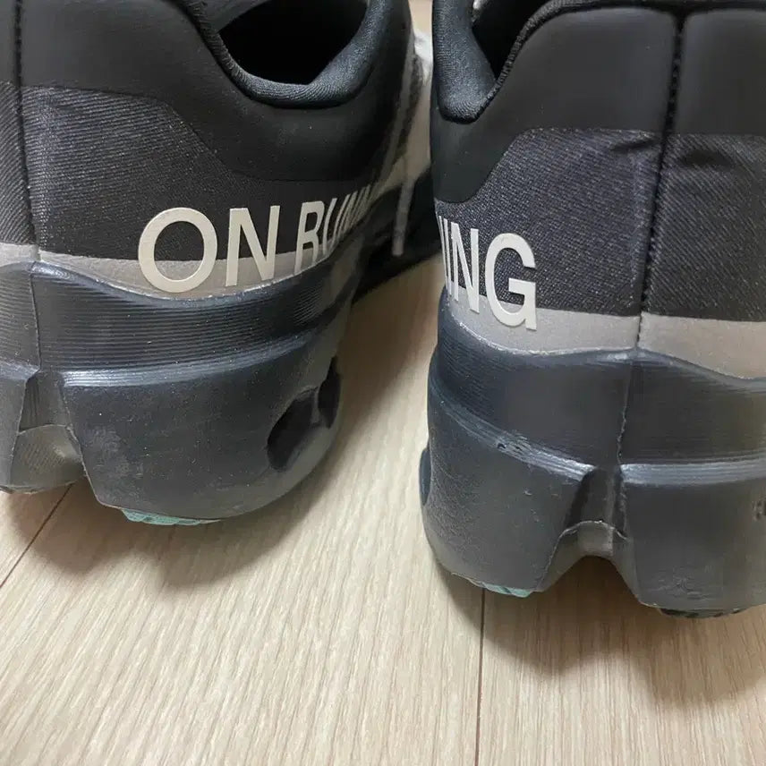 [BUNJANG] OnLearning Cloud Surfer Next Lumos Black 240 Shoes / 온러닝 클라우드서퍼 넥스트 루모스 블랙 듀 240