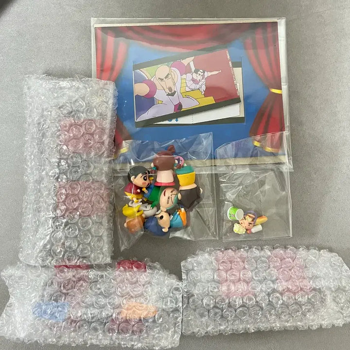 [BUNJANG] Crayon Shin-chan Henderland Cinema Figure Set / 짱구 폭풍을 부르는 카스카베 시네마 영화관 극장 피규어(핸더랜드)