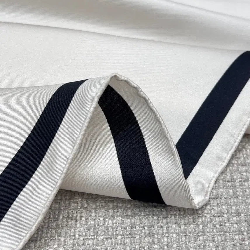 [BUNJANG] Chanel 90cm Silk Scarf / 샤넬 90cm 스카프 정품 미사용 Chanel