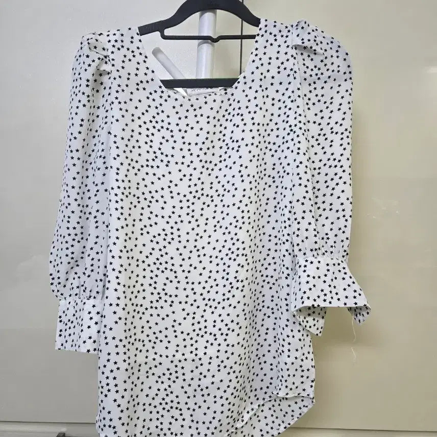 [BUNJANG] Star Pattern Blouse - White, Free Size / 별 패턴 블라우스 화이트 FREE