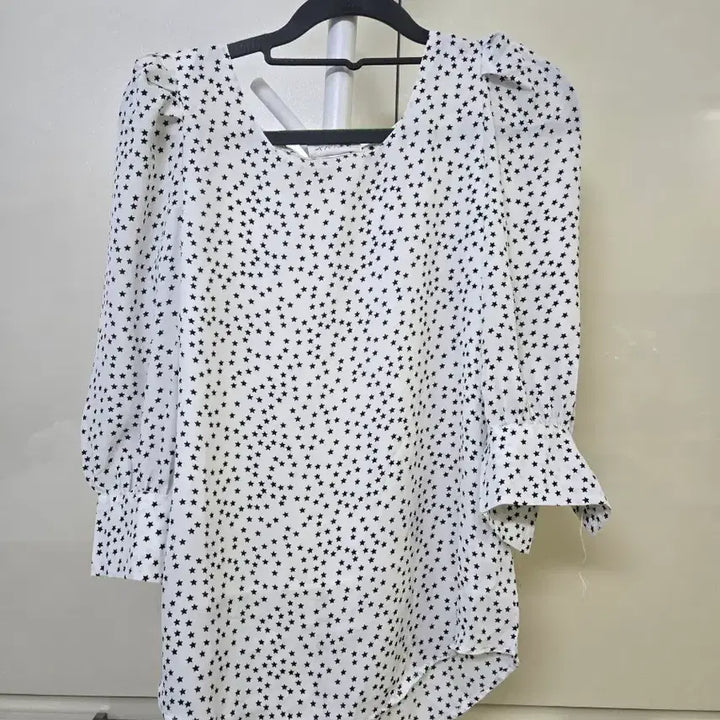 [BUNJANG] Star Pattern Blouse - White, Free Size / 별 패턴 블라우스 화이트 FREE