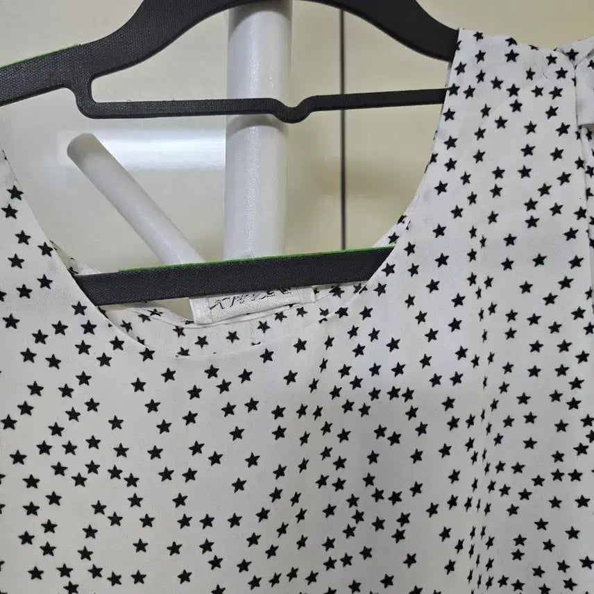 [BUNJANG] Star Pattern Blouse - White, Free Size / 별 패턴 블라우스 화이트 FREE