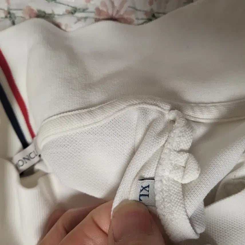 [BUNJANG] Moncler White Short Sleeve T-shirt XL / 몽클레어 화이트 반팔 XL