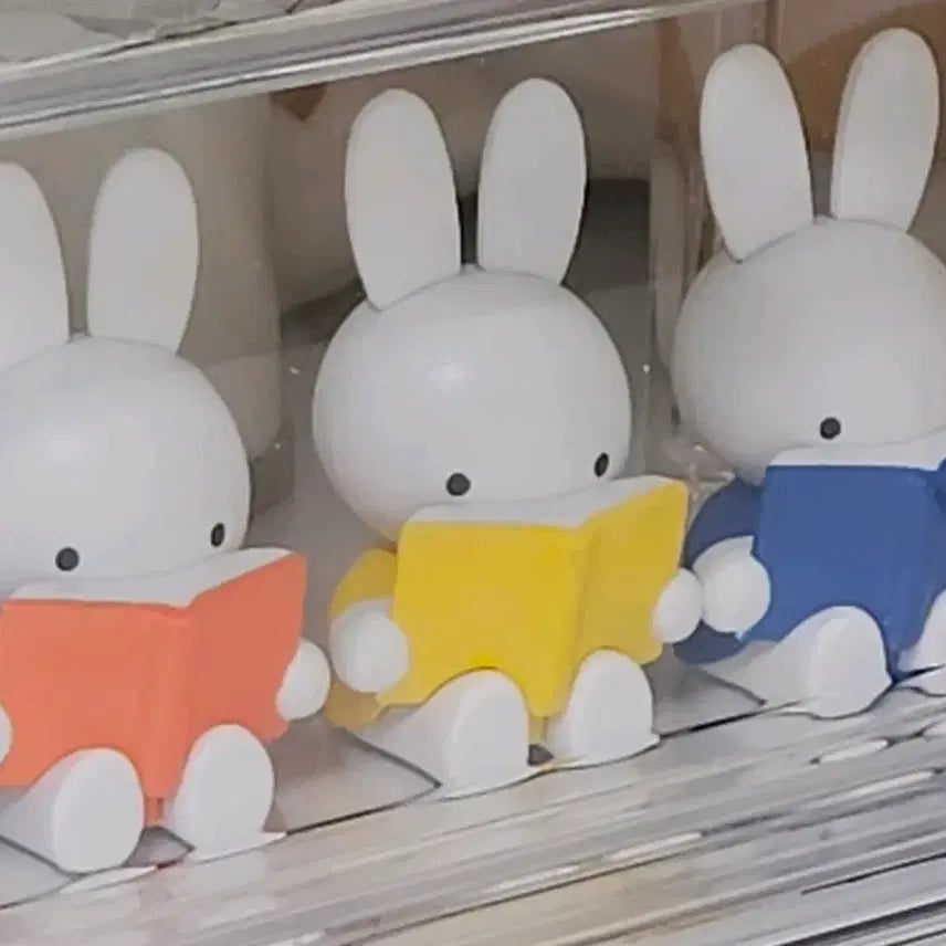 [BUNJANG] Miffy Celadon Mother-of-Pearl Keychain Doll / 미피 책읽는 미피 박스 /파우치 피규어 키링 인형
