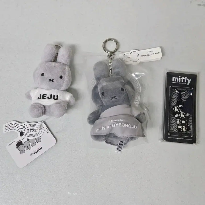 [BUNJANG] Miffy Celadon Mother-of-Pearl Keychain Doll / 제주도 기념 미피 / 경주 석굴암 미피 / 달빛청자 자개 미피 키링인형