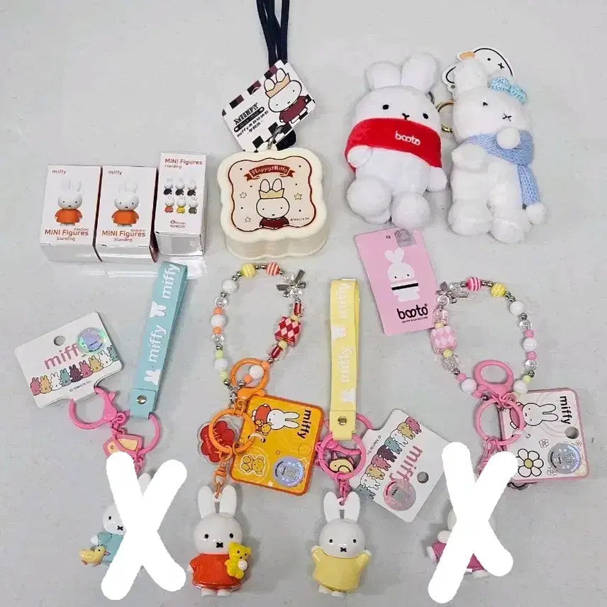 [BUNJANG] Miffy Celadon Mother-of-Pearl Keychain Doll / 미피 책읽는 미피 박스 /파우치 피규어 키링 인형