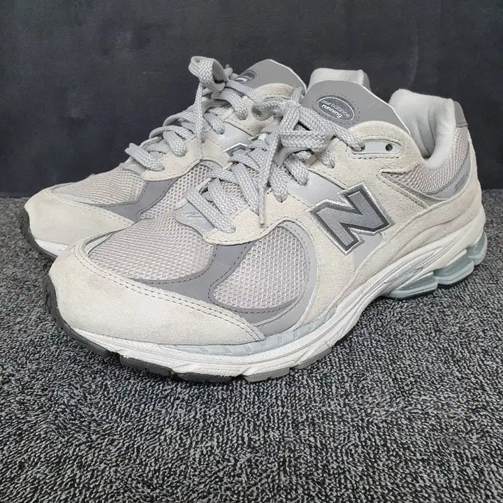 [BUNJANG] New Balance 2002R Gray Sneakers / 뉴발란스 2002R 그레이 285mm