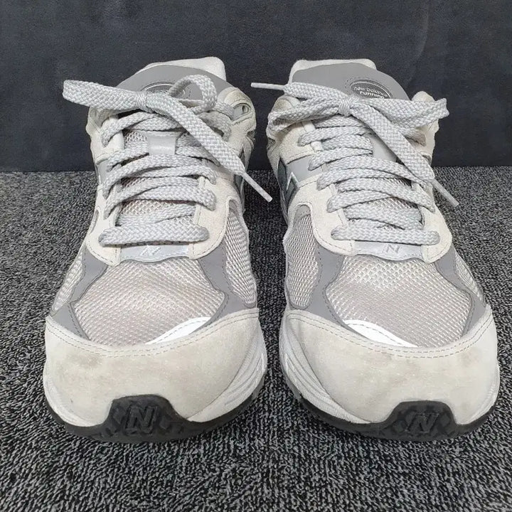 [BUNJANG] New Balance 2002R Gray Sneakers / 뉴발란스 2002R 그레이 285mm