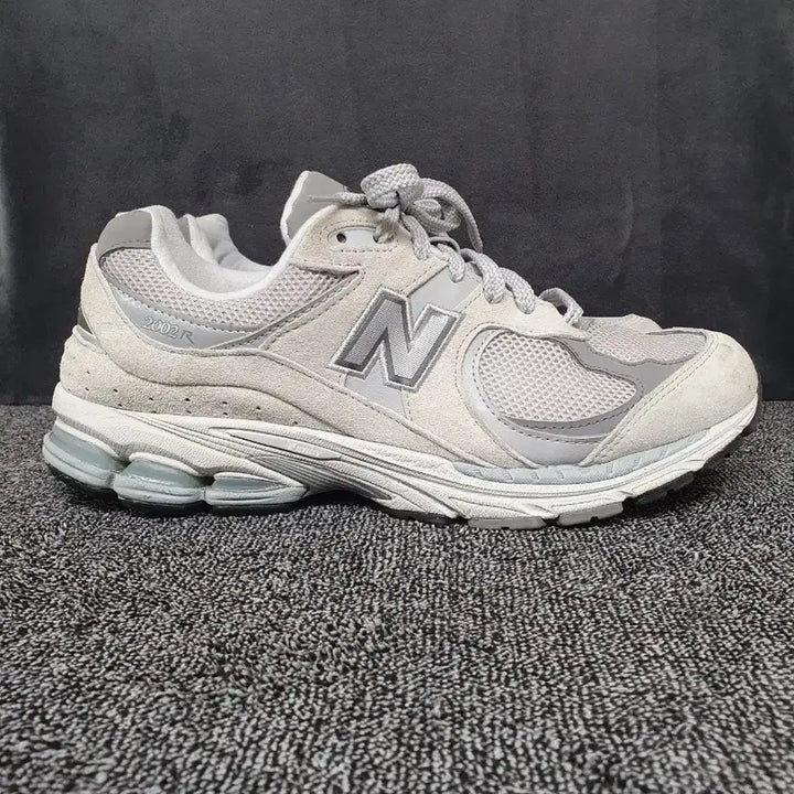 [BUNJANG] New Balance 2002R Gray Sneakers / 뉴발란스 2002R 그레이 285mm