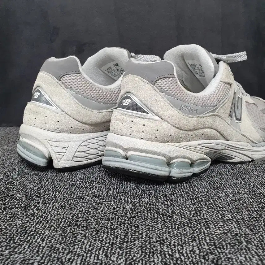 [BUNJANG] New Balance 2002R Gray Sneakers / 뉴발란스 2002R 그레이 285mm