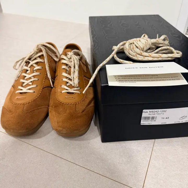 [SOLD OUT] 43) 드리스반노튼 스웨이드 스니커즈
