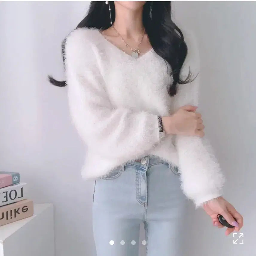 [BUNJANG] Angora V-Neck Knit White / 앙고라 브이넥 니트 화이트