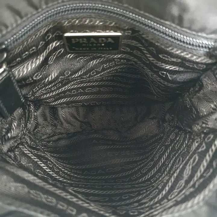 [BUNJANG] Prada Re-Nylon Black Mini Messenger Bag / 프라다 삼각로고 리나일론 블랙 미니 메신저백 숄더백