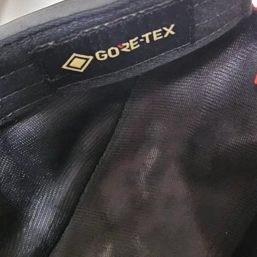 [BUNJANG] Supreme Gore-Tex Camp Cap - Red/Gray / 슈프림 고어텍스 캠프캡 레드/그레이
