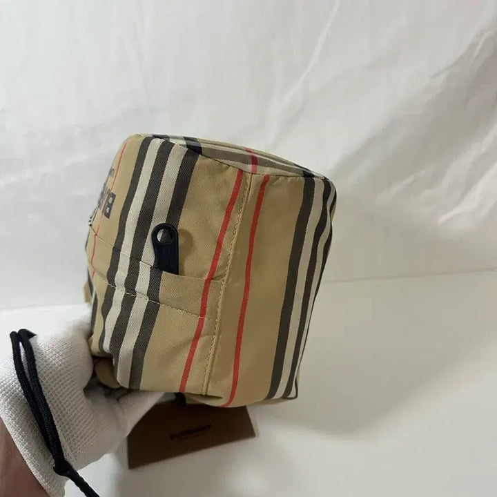 [BUNJANG] Burberry Lettering Drawstring Pouch Bag / 버버리 레터링 드로우스트링 포이백 (OS)
