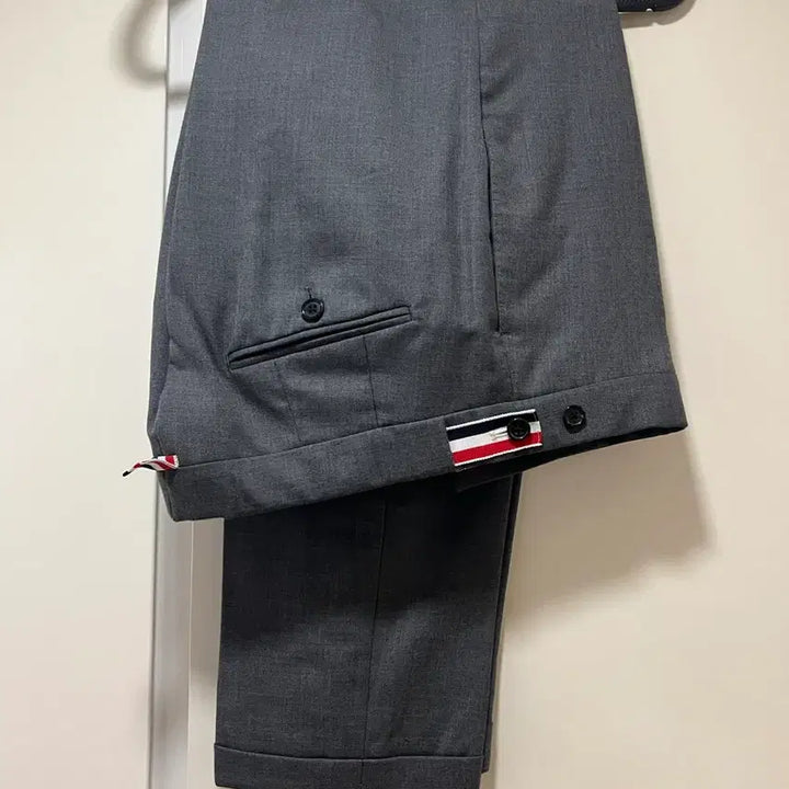 [BUNJANG] Thom Browne Side Strap Low Rise Slacks Trousers / 톰브라운 사이드 스트랩 로우라이즈 슬랙스 미디움 그레이 트라우저