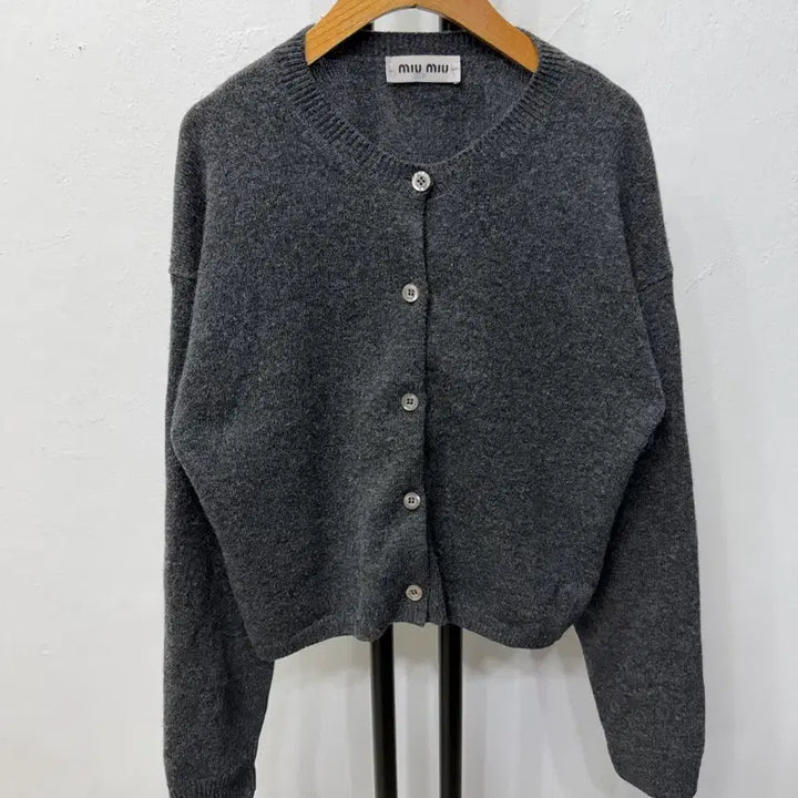 [BUNJANG] Miu Miu Back Logo Gray Cardigan 40 / 정품) 미우미우 신형 여성 백로고 그레이 가디건 40