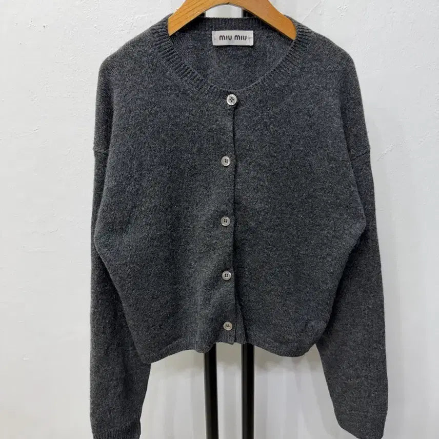 [BUNJANG] Miu Miu Back Logo Gray Cardigan 40 / 정품) 미우미우 신형 여성 백로고 그레이 가디건 40