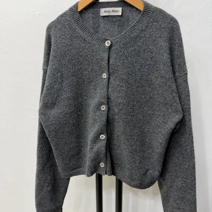[BUNJANG] Miu Miu Back Logo Gray Cardigan 40 / 정품) 미우미우 신형 여성 백로고 그레이 가디건 40