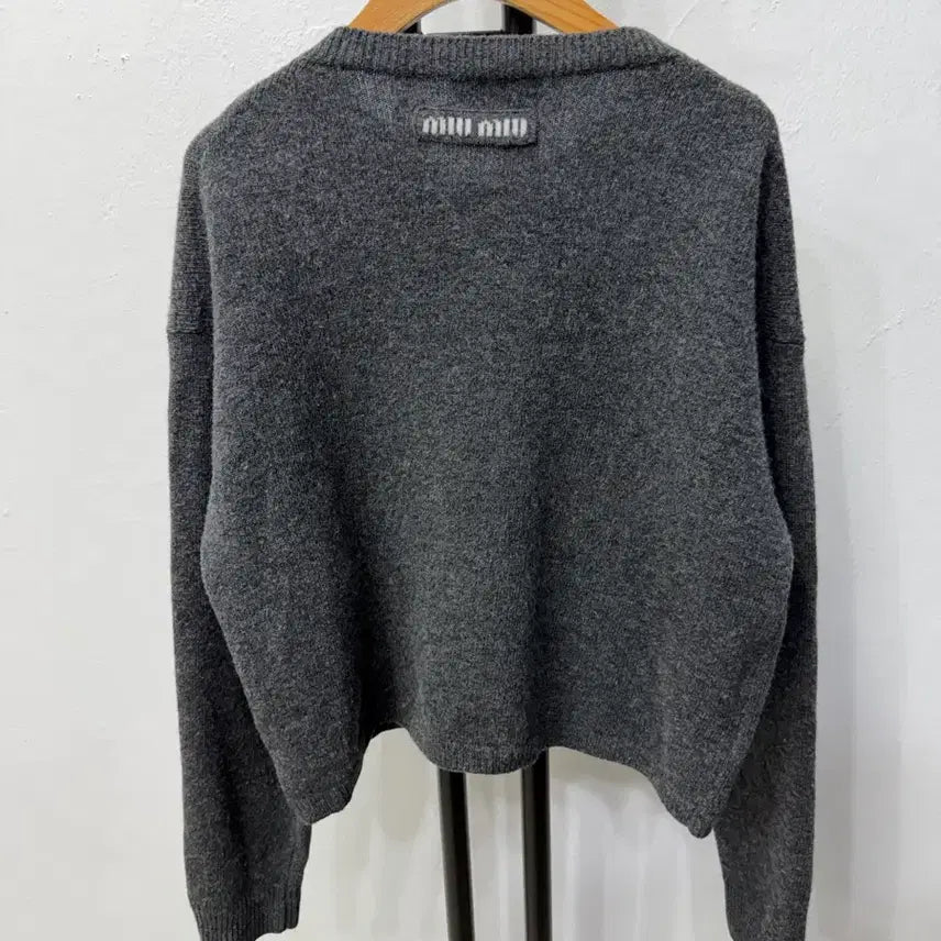 [BUNJANG] Miu Miu Back Logo Gray Cardigan 40 / 정품) 미우미우 신형 여성 백로고 그레이 가디건 40