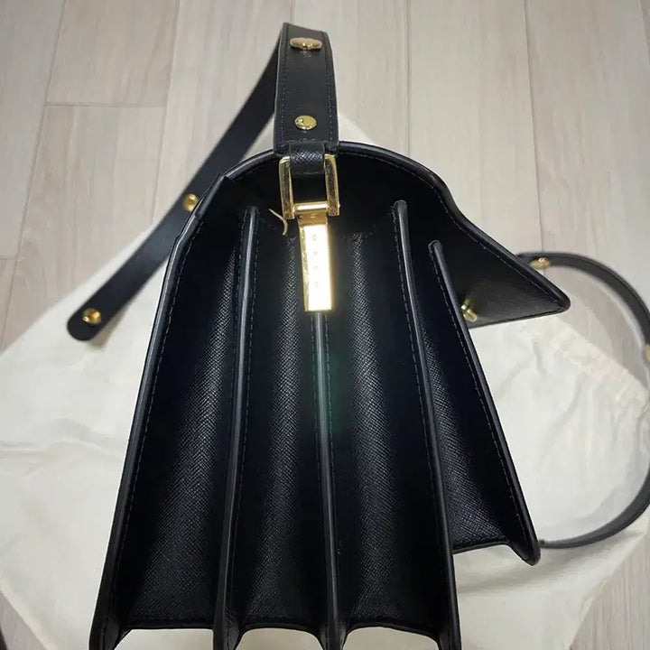 [BUNJANG] Marni Trunk Bag Medium Crossbody / 마르니 트렁크백 미듐