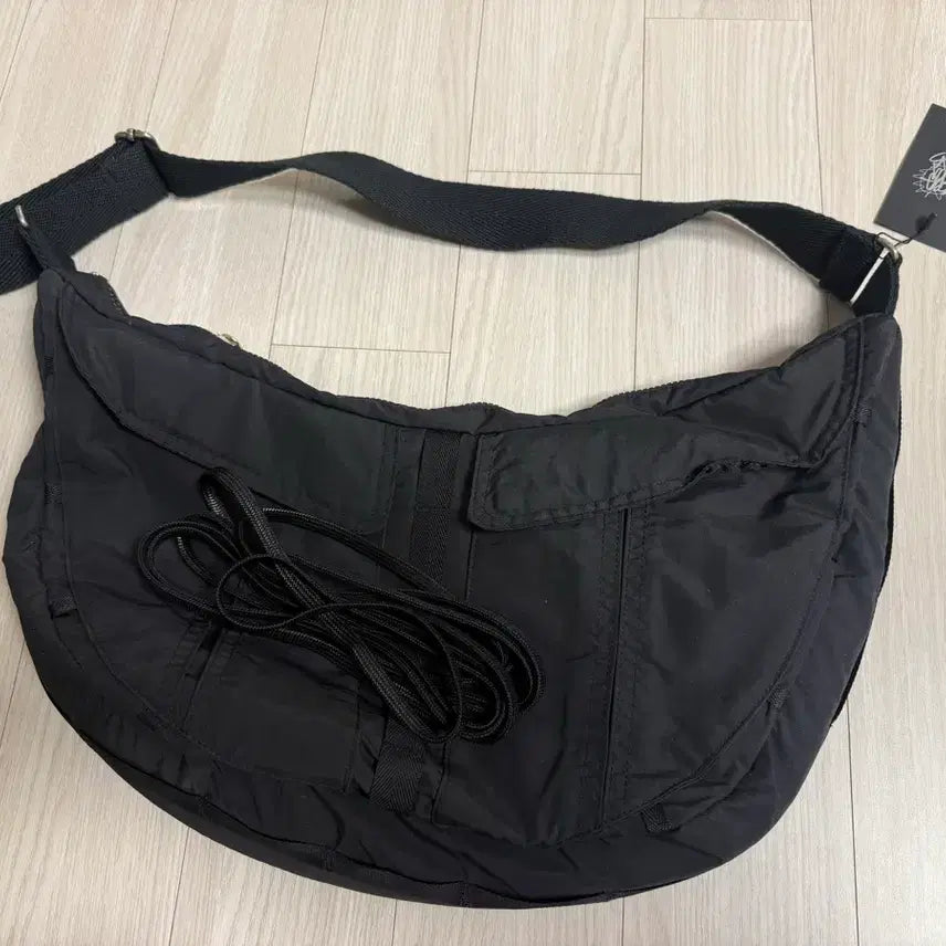 [BUNJANG] Iuga Makaras Tape Shoulder Bag Black / 이우가마카라스 테이프 숄더백 블랙 새상품