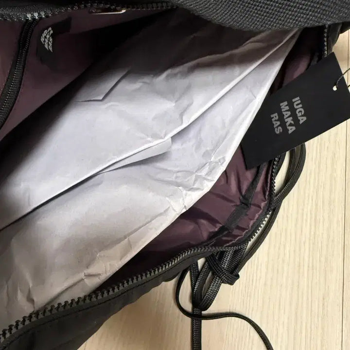 [BUNJANG] Iuga Makaras Tape Shoulder Bag Black / 이우가마카라스 테이프 숄더백 블랙 새상품