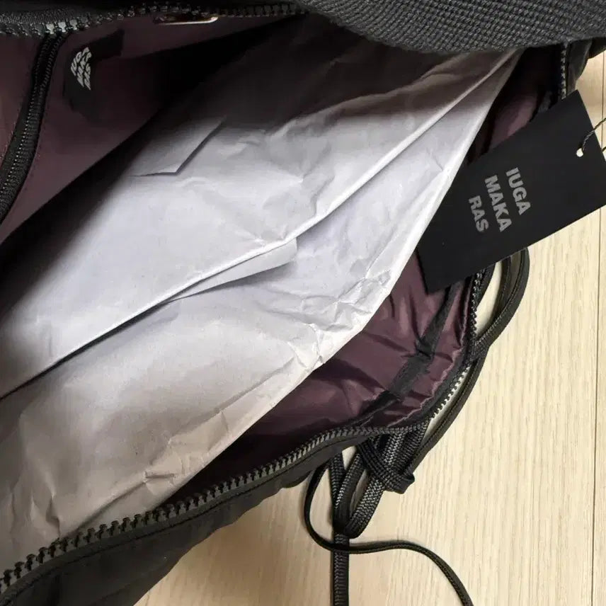 [BUNJANG] Iuga Makaras Tape Shoulder Bag Black / 이우가마카라스 테이프 숄더백 블랙 새상품