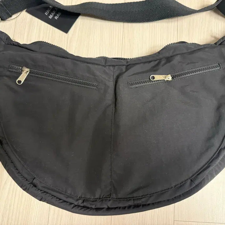 [BUNJANG] Iuga Makaras Tape Shoulder Bag Black / 이우가마카라스 테이프 숄더백 블랙 새상품