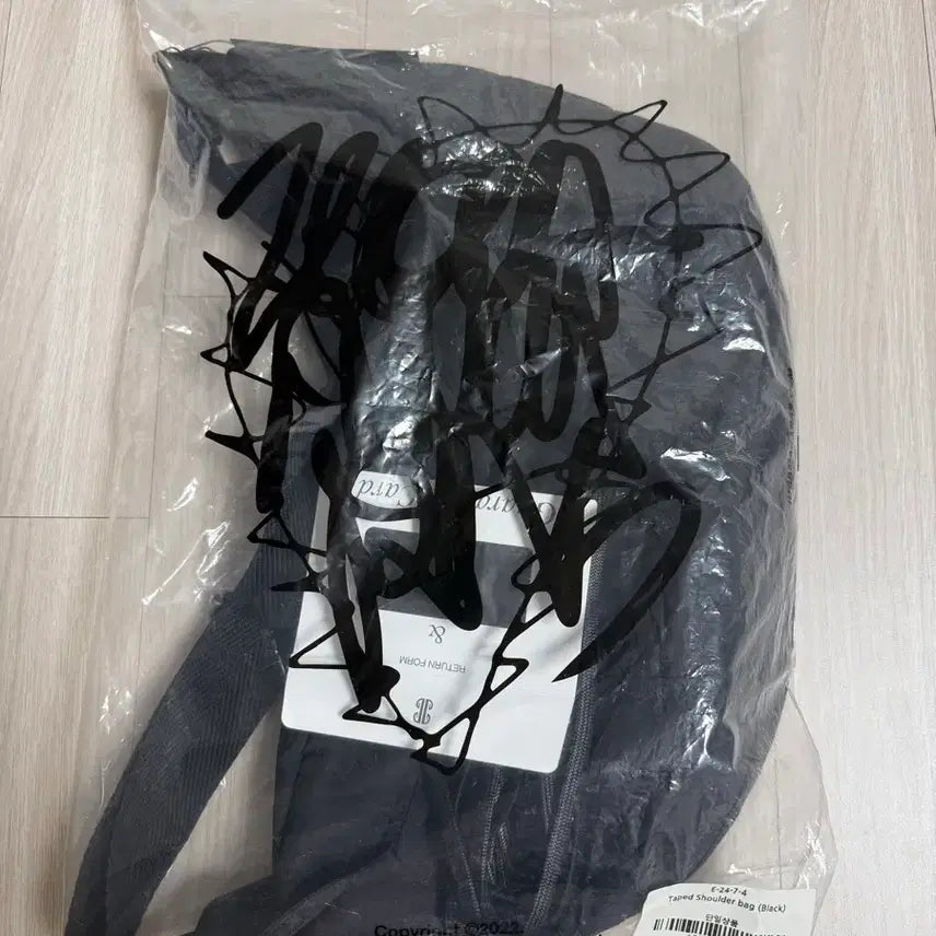 [BUNJANG] Iuga Makaras Tape Shoulder Bag Black / 이우가마카라스 테이프 숄더백 블랙 새상품