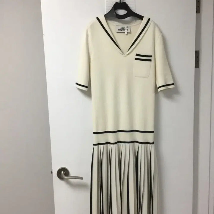 [SOLD OUT] 럭키슈에뜨 런웨이 컬렉션 세일러 니트 플리츠 원피스