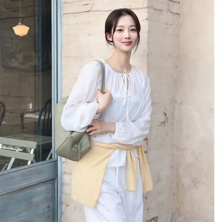 [BUNJANG] Drawstring Shearing Blouse (White) / 드로우스트링 시어링 블라우스(화이트)