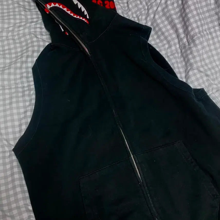 [BUNJANG] BAPE Shark Short Sleeve Hoodie Vest / 베이프 샤크 반팔후드집업 조끼