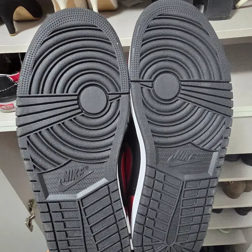 [BUNJANG] Nike Jordan 1 Low Black Varsity Red Sneakers / 조던1 로우 블랙 바시티 레드 280 새상품