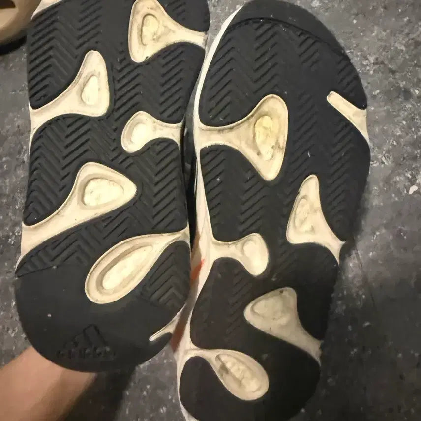 [BUNJANG] Adidas Yeezy Boost 700 Wave Runner Solid Grey Size 285 / 285 아디다스 이지 부스트 700 웨이브 러너 솔리드 그레이