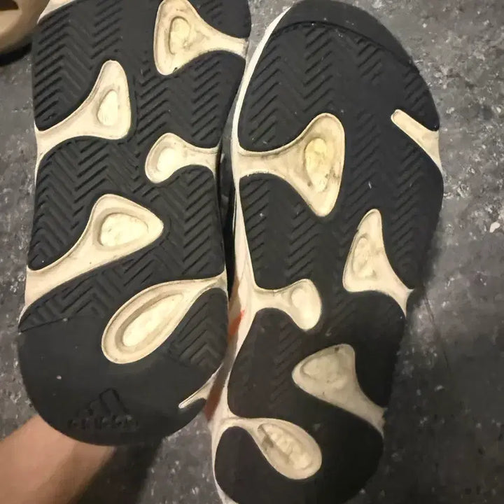 [BUNJANG] Adidas Yeezy Boost 700 Wave Runner Solid Grey Size 285 / 285 아디다스 이지 부스트 700 웨이브 러너 솔리드 그레이