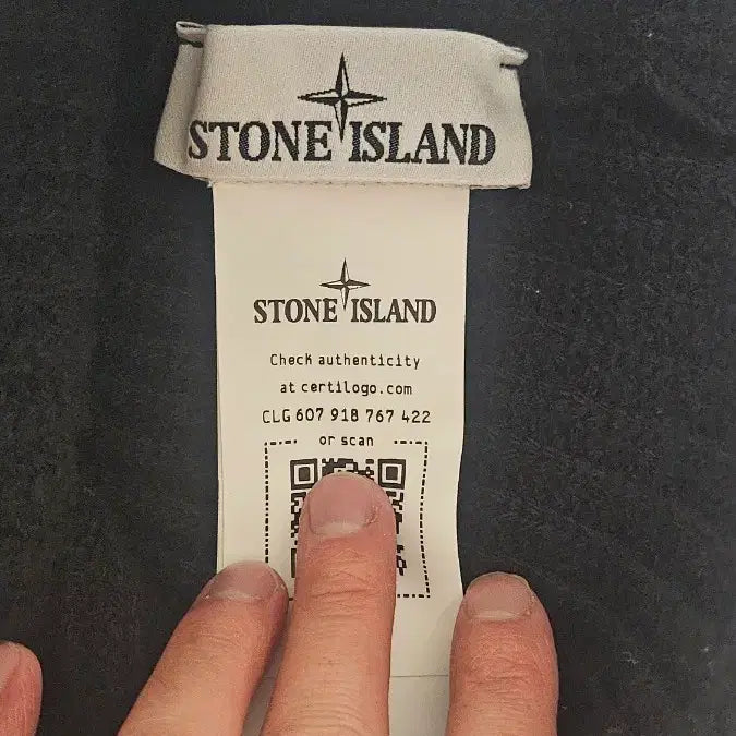 [BUNJANG] Stone Island Black Badge Beanie / 스톤아일랜드 블랙 와펜 비니