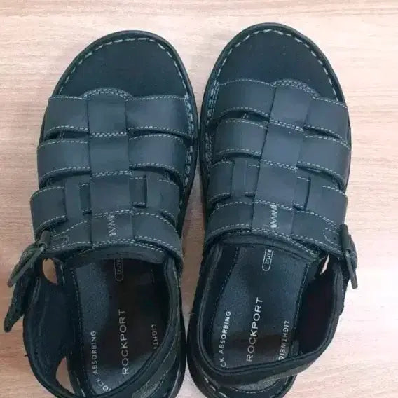[SOLD OUT] 락포트 남성 가죽 샌들 250사이즈입니다. 상태 좋고, 퀄리티 좋은 가죽