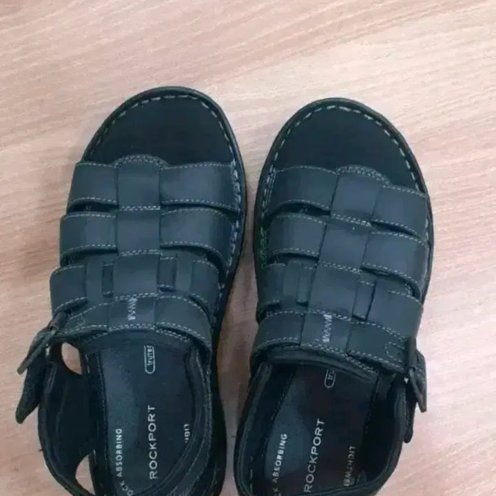 [SOLD OUT] 락포트 남성 가죽 샌들 250사이즈입니다. 상태 좋고, 퀄리티 좋은 가죽