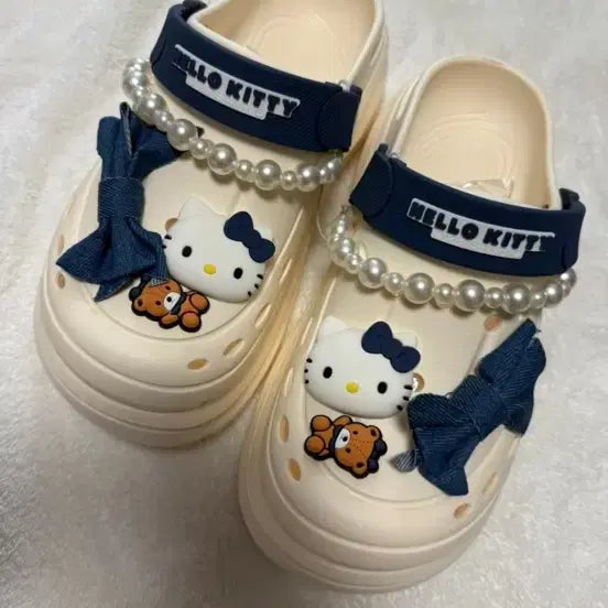 [SOLD OUT] 헬로키티 샌들 슬리퍼 진주 장식 230