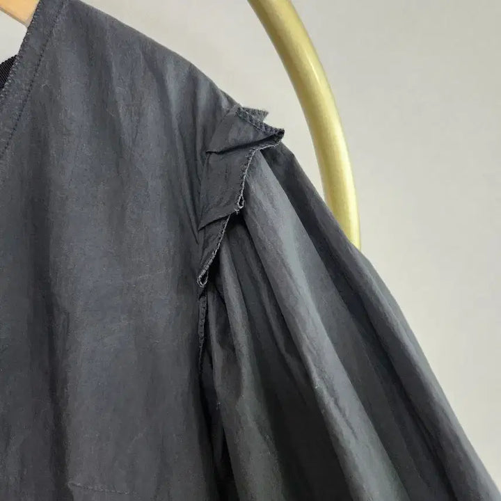 [SOLD OUT] 한섬 타임 브이넥 블랙 블라우스 퍼프 긴팔