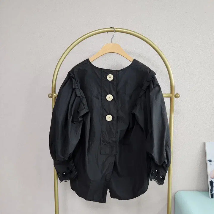 [SOLD OUT] 한섬 타임 브이넥 블랙 블라우스 퍼프 긴팔