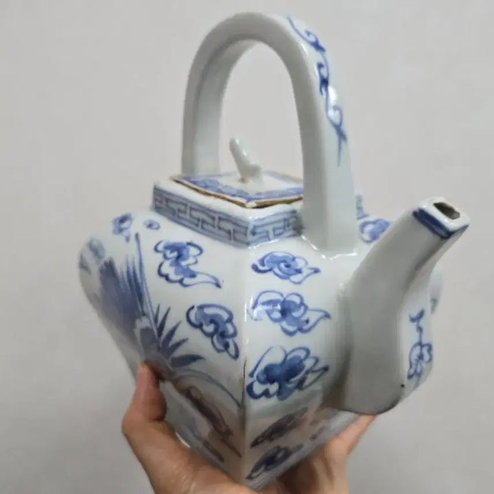 [BUNJANG] Antique Blue and White Porcelain Cloud and Crane Square Teapot / 골동품 청화백자 운학문 사각 주전자
