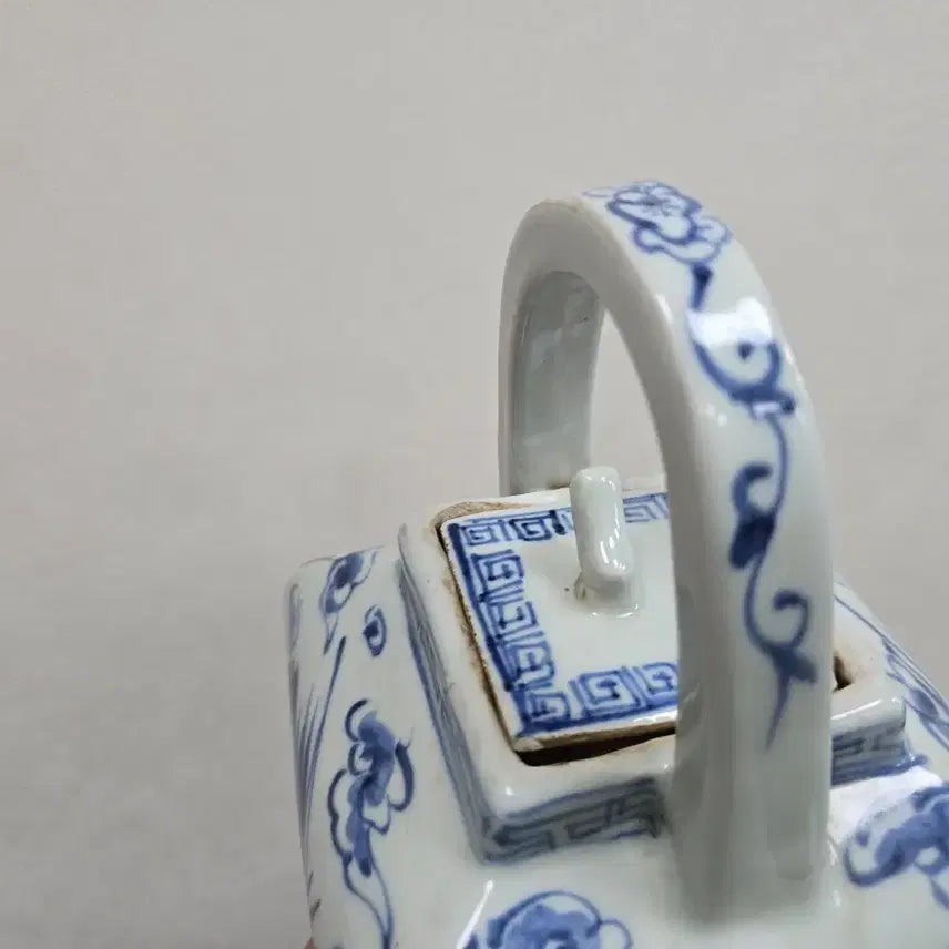 [BUNJANG] Antique Blue and White Porcelain Cloud and Crane Square Teapot / 골동품 청화백자 운학문 사각 주전자