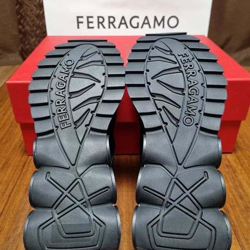 [BUNJANG] Ferragamo Knit Sneakers - Black - Women&